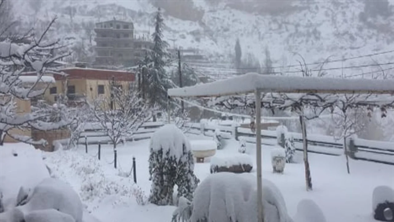 منخفض جوي قادم من البحر الأسود يضرب لبنان بأمطار غزيرة وثلوج كثيفة